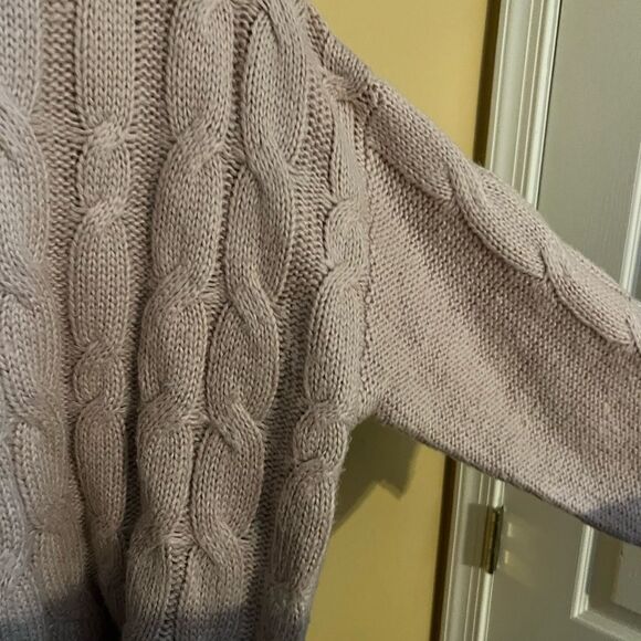 Native youth xs sweater - Picture 4 of 6